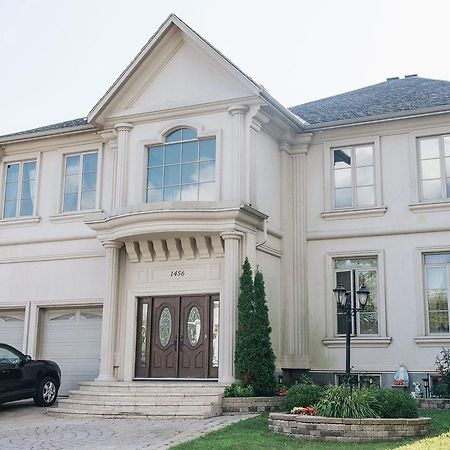 Jstlikehome - Luxury Mansion & Guesthouse ออตตาวา ภายนอก รูปภาพ