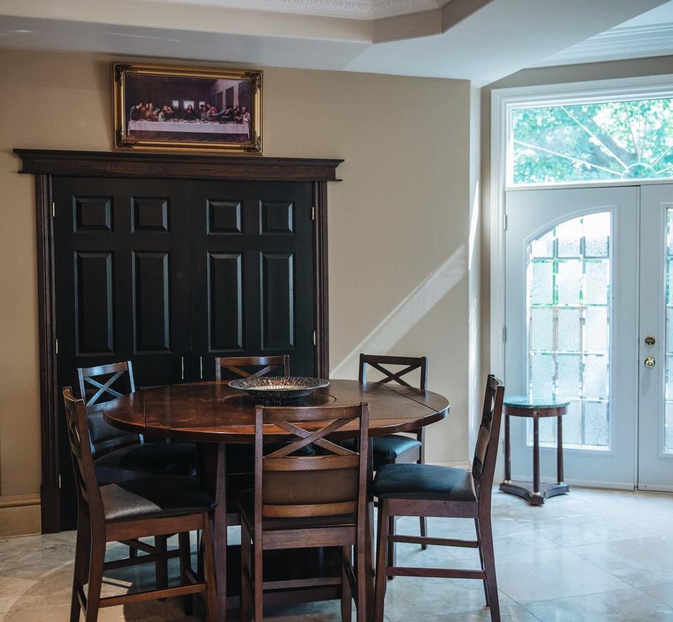 Jstlikehome - Luxury Mansion & Guesthouse ออตตาวา ภายนอก รูปภาพ