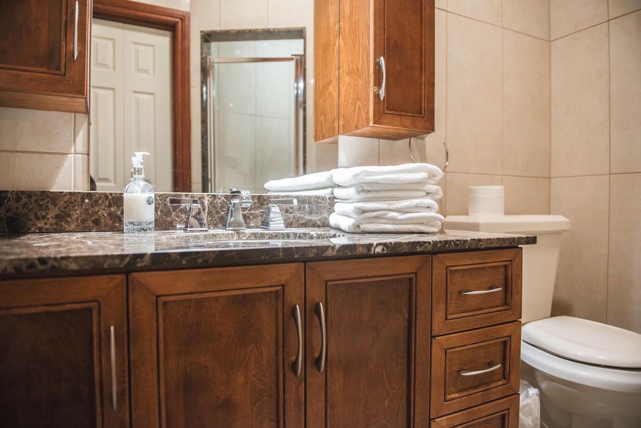 Jstlikehome - Luxury Mansion & Guesthouse ออตตาวา ภายนอก รูปภาพ